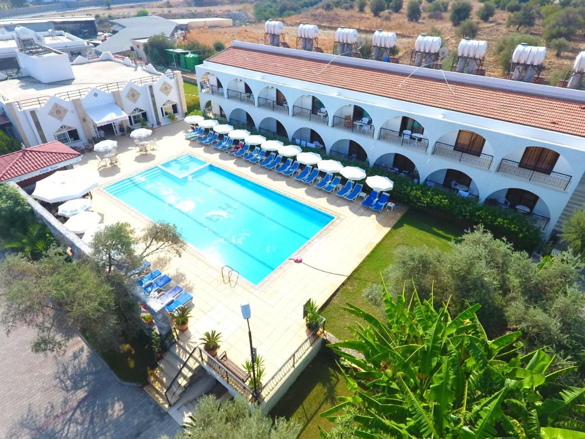Bare Hill Holiday Apartments Krini Eksteriør bilde