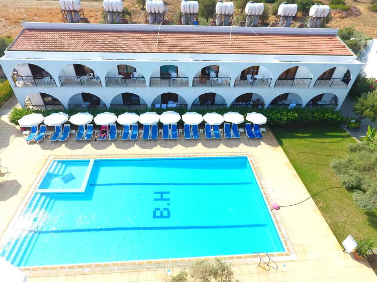 Bare Hill Holiday Apartments Krini Eksteriør bilde