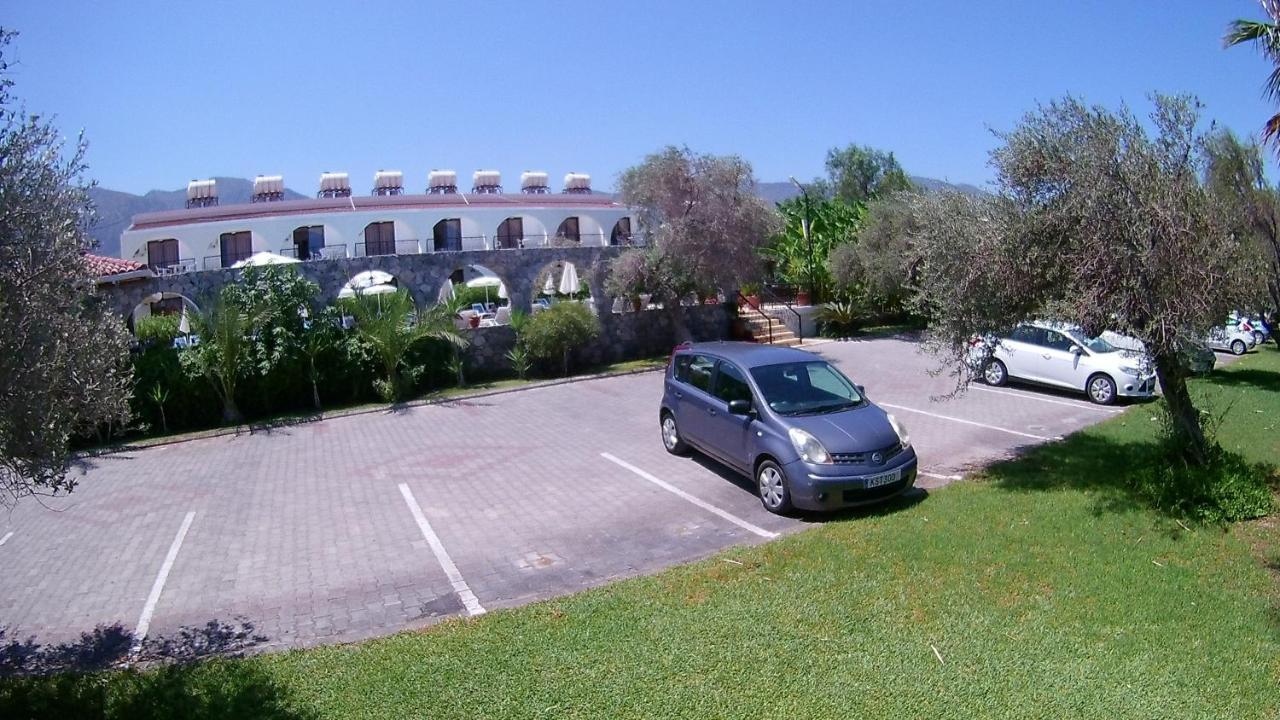 Bare Hill Holiday Apartments Krini Eksteriør bilde