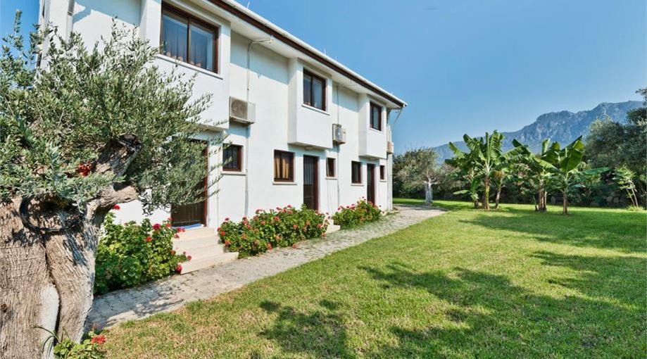 Bare Hill Holiday Apartments Krini Eksteriør bilde