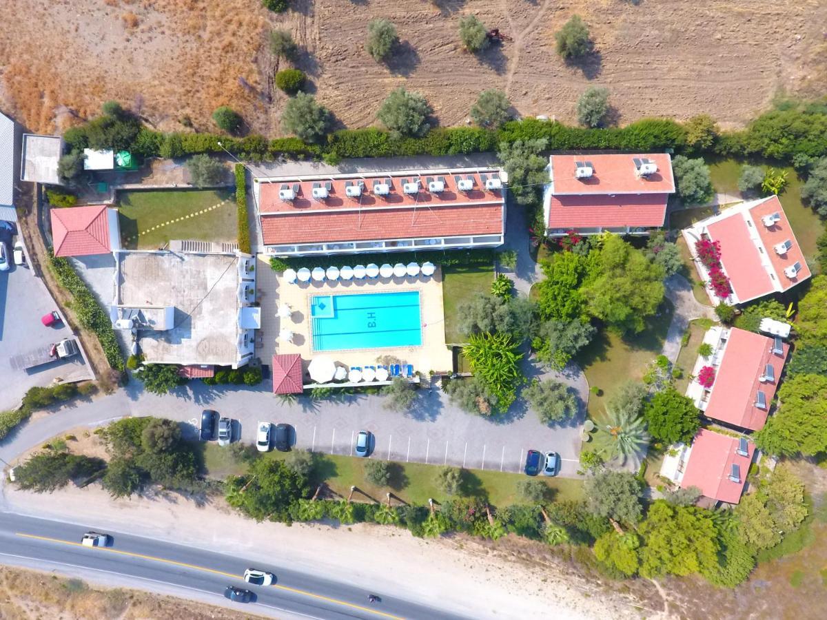 Bare Hill Holiday Apartments Krini Eksteriør bilde
