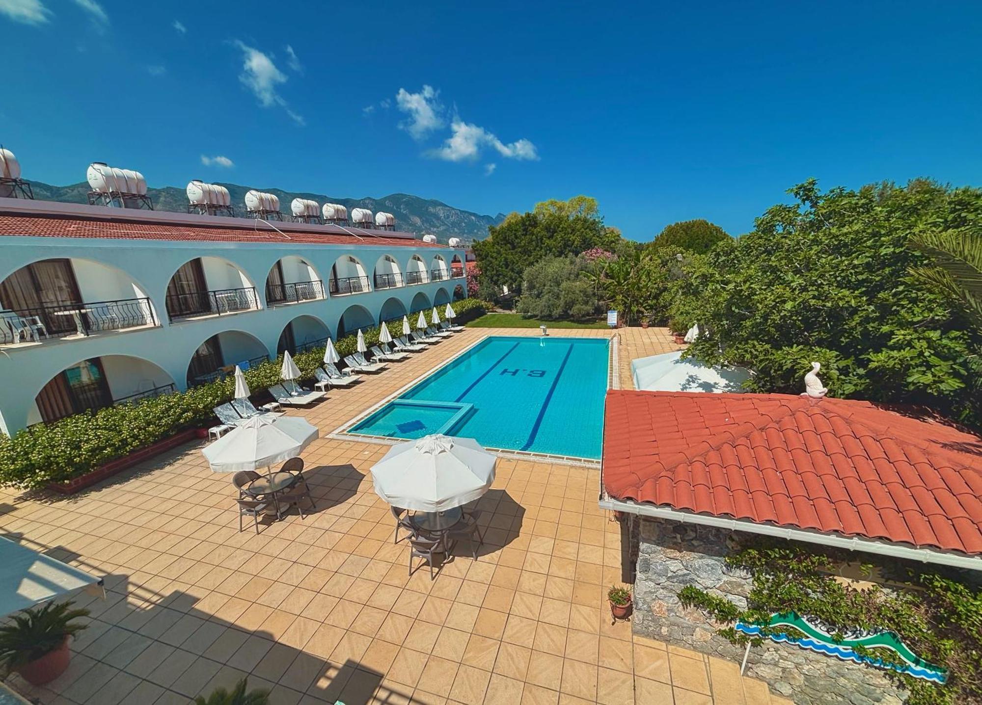 Bare Hill Holiday Apartments Krini Eksteriør bilde
